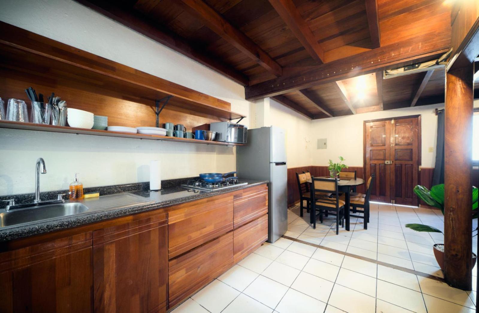Hostal Don Cenobio Флорес Экстерьер фото