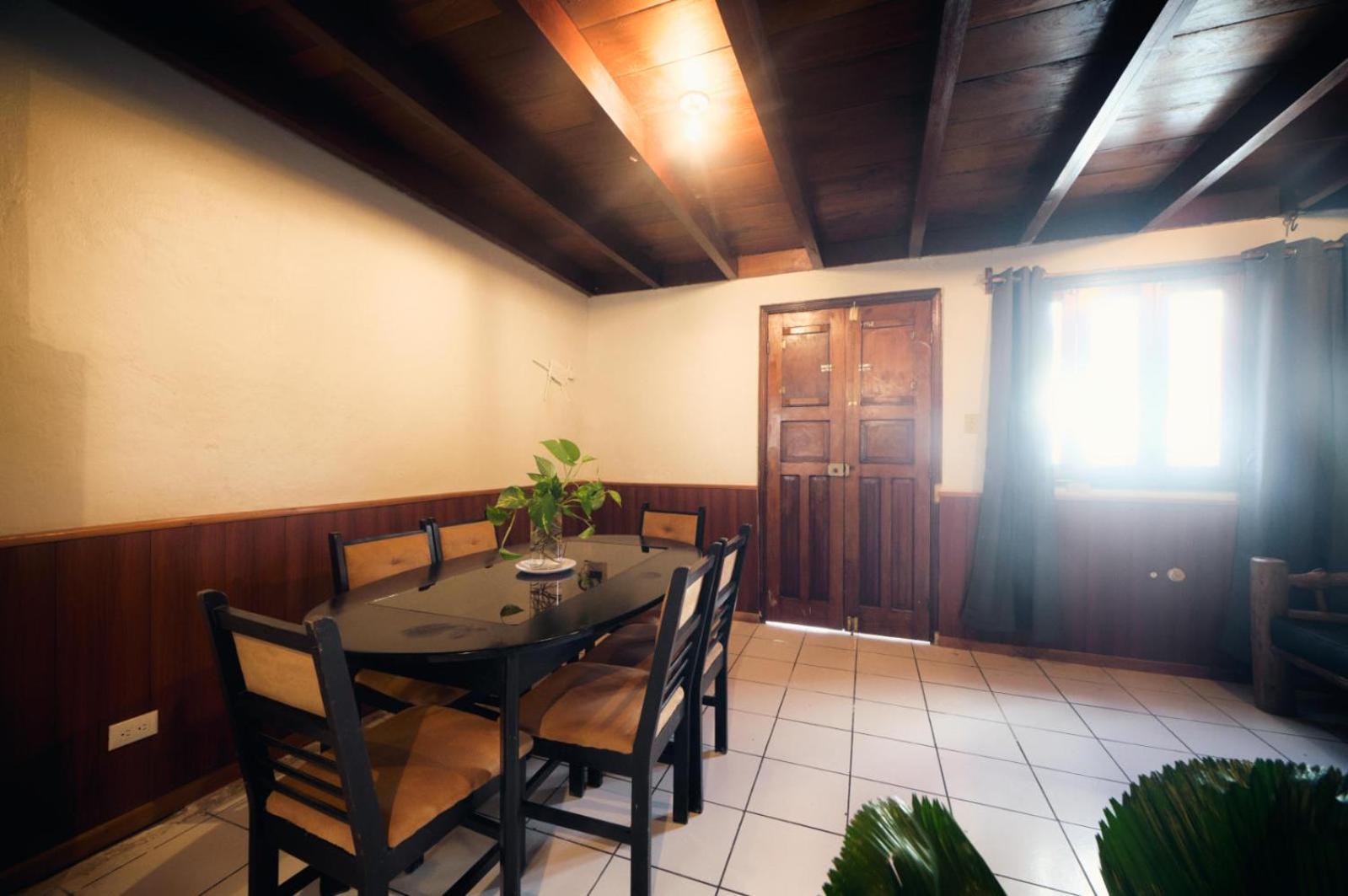 Hostal Don Cenobio Флорес Экстерьер фото